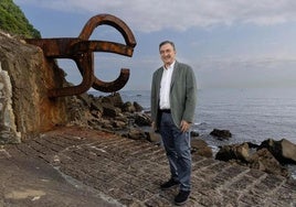 Aitor Esteban, en el Peine del Viento de Donostia, este pasado viernes.