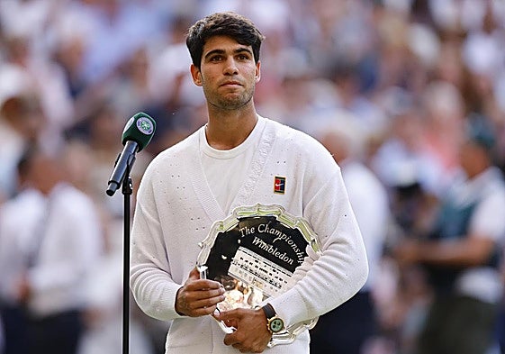 Carlos Alcaraz, tras sucumbir ante Jannik Sinner en la final de Wimbledon.