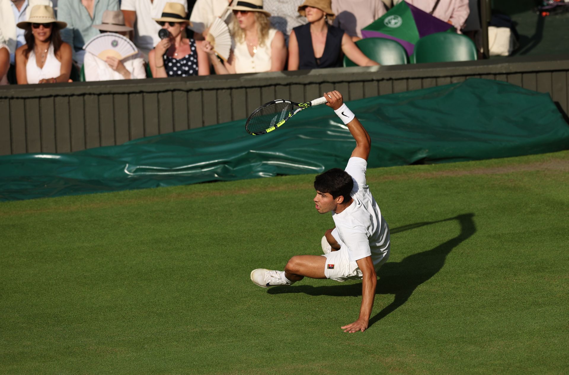 Carlos Alcaraz siguió sufriendo en el tercer set, en el que Jannik Sinner se mostró muy firme.
