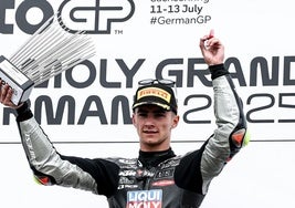 David Muñoz celebra su triunfo en Sachsenring.