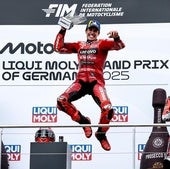 Marc Márquez arrasa en Sachsenring en una carrera de supervivencia
