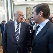 El presidente de BBVA, Carlos Torres, y el presidente de Banco Sabadell, Josep Oliu.