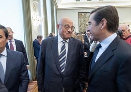 El presidente de BBVA, Carlos Torres, y el presidente de Banco Sabadell, Josep Oliu.