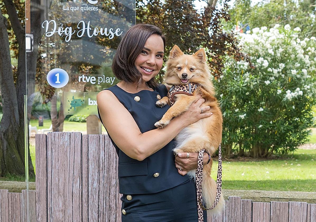 Chenoa, con su perrita Cloe.
