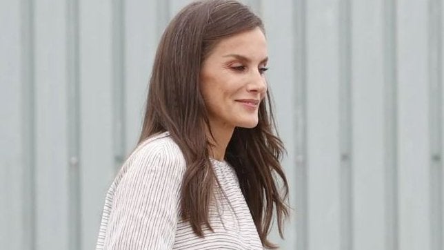 Dónde copiar los zapatos destalonados favoritos de la reina Letizia: 5 modelos idénticos y muy cómodos