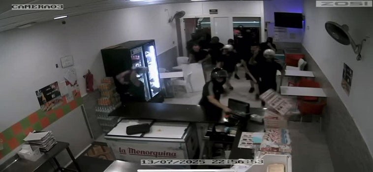 Irrumpen con cascos y bates en un local de kebab en Torre Pacheco para causar destrozos