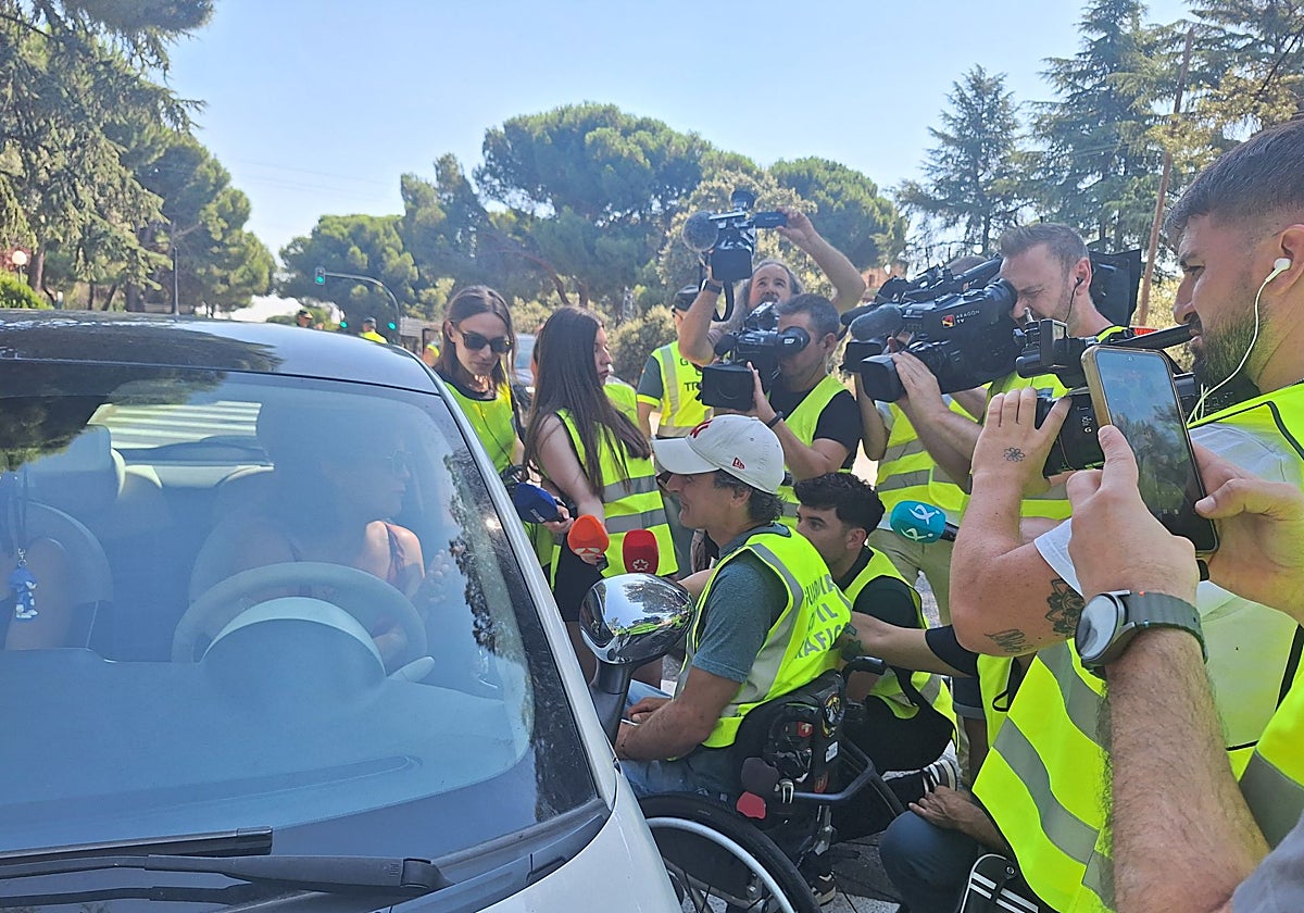 At the time of detention, ASPAYM volunteers will approach the vehicles, conveying the campaign's message and, through their presence, highlighting the irreversible consequences and sequelae that can result from traffic accidents.