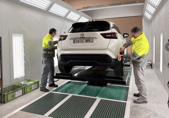 La planta abulense revisa 100 puntos para reacondicionar los modelos de ocasión.
