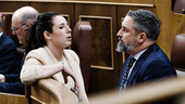 El presidente de Vox, Santiago Abascal conversa con la diputada de Vox Rocío de Meer