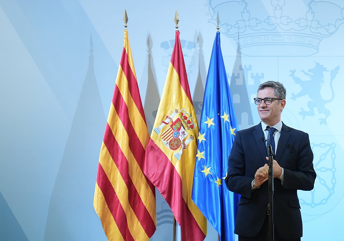 El ministro de Justicia, Félix Bolaños, este miércoles en una declaración, en Barcelona, tras la decisión del Supremo de anular la decisión de Peinado de imputarlo por malversación y falso testimonio.