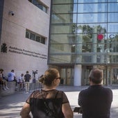 El acusado de violar a una menor se jactaba con sus amigos: «Ni le baja la regla y tenemos sexo»