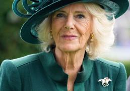 La reina Camilla cumple 78 años: descubrimos los broches más espectaculares de su joyero y su significado oculto
