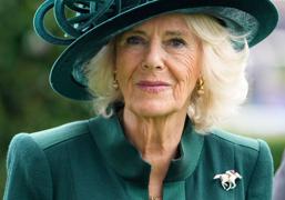 La reina Camilla cumple 78 años: descubrimos los broches más espectaculares de su joyero y su significado oculto