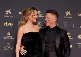 Alejandro Sanz y Candela Márquez posan en la alfombra roja de los Goya.