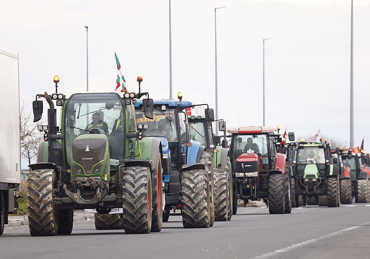 Una de las tractoradas de 2024 en las calles de Vitoria.