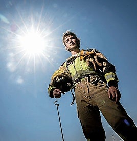 «Frente a las llamas, se seca hasta el sudor»