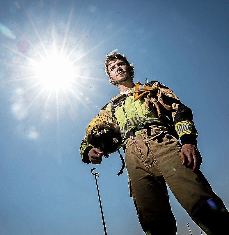 «Frente a las llamas, se seca hasta el sudor»