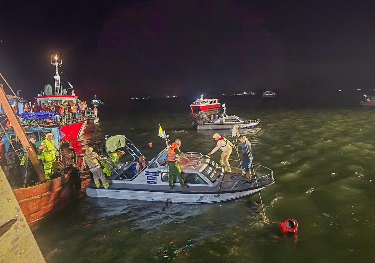 Imagen principal - Tareas de rescate en el incomparable paraje de la Bahía de Halong.