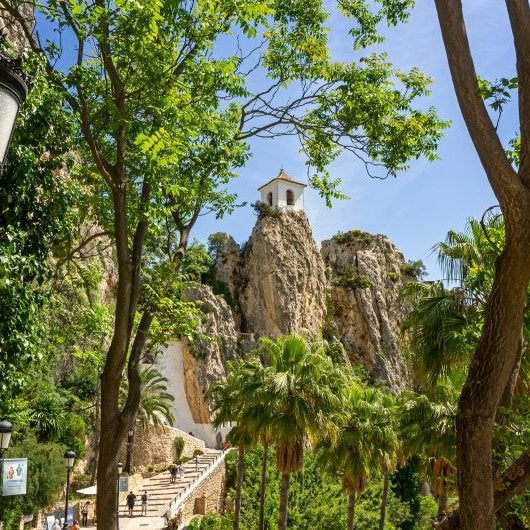 Este pueblo precioso está muy cerca de Benidorm: tiene vistas impresionantes y museos únicos