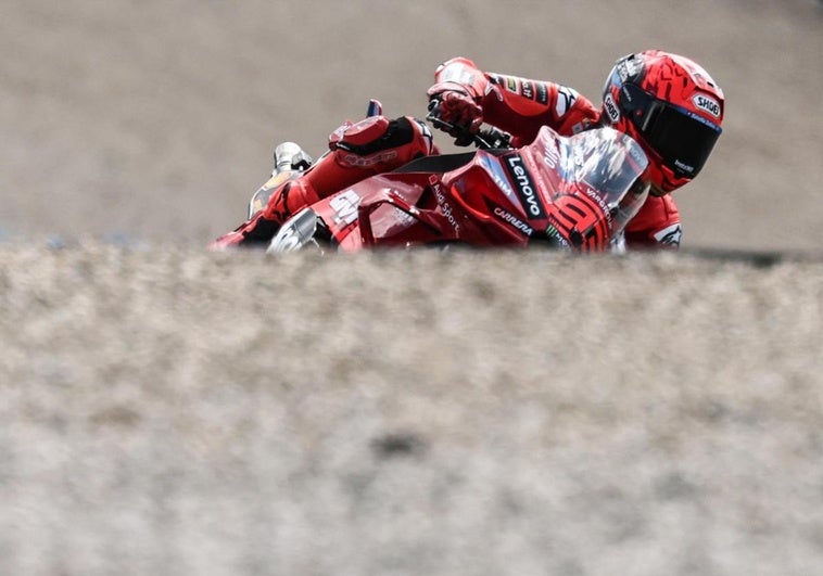 Una caída de Marc Márquez entrega la pole a Pecco Bagnaia