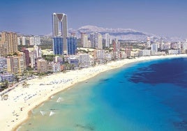 Benidorm compite en el mercado nacional e internacional en el sector turístico.
