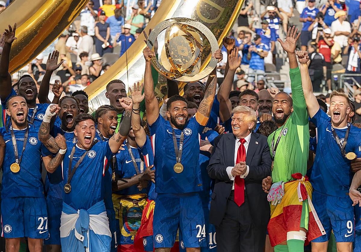 La plantilla del Chelsea celebra el Mundial de Clubes