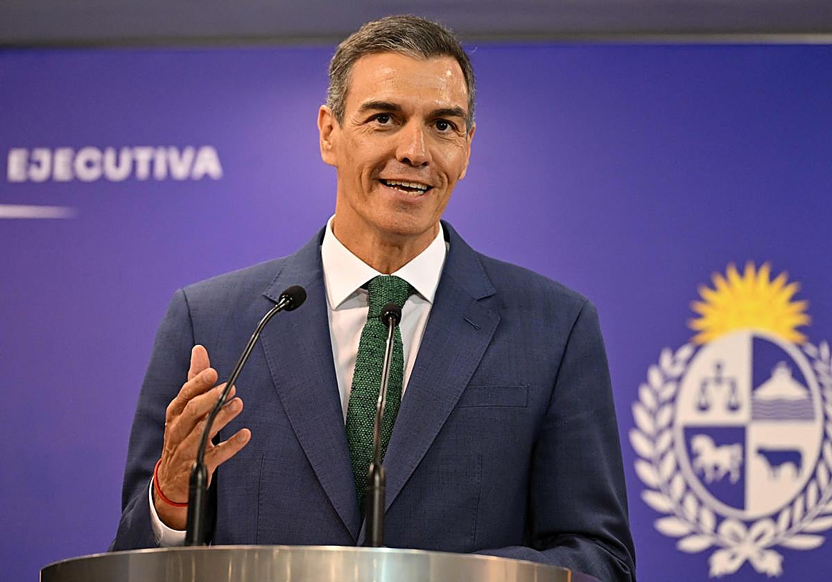 Sánchez durante su rueda de prensa este martes en Montevideo.