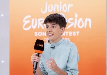 El representante de España en Eurovisión Junior 2025, Gonzalo Pinillos, durante su presentación, en Torrespaña
