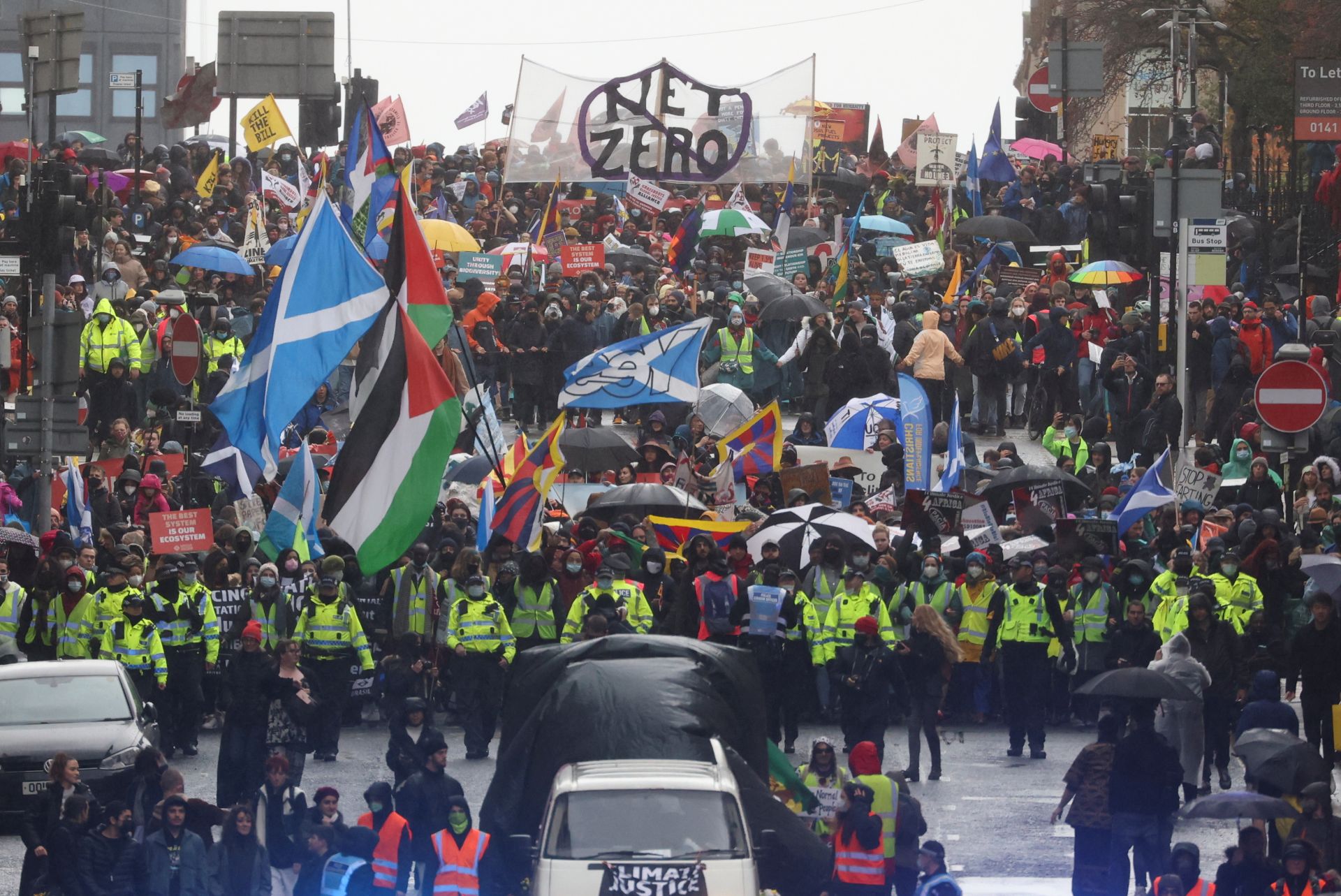 Protesta de los activistas climáticos en la Cumbre del Clima de Glasgow.