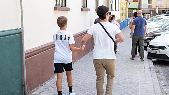 El hijo mayor de Juana Rivas pide a las autoridades que impidan el regreso de su hermano a Italia