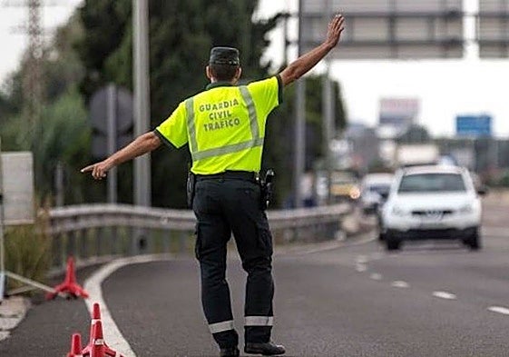 La DGT destaca también el cada vez más frecuente uso del teléfono móvil al volante