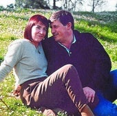 Juan Mari Jáuregui y su viuda, Maixabel Lasa, fueron pareja desde muy jóvenes. En la imagen una foto personal de su álbum de familia