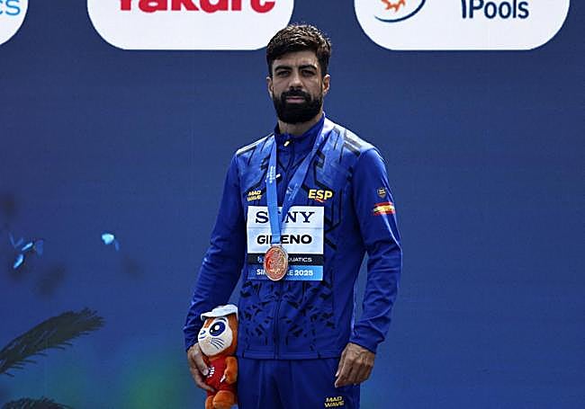 Caros Gimeno, con su medalla de plata