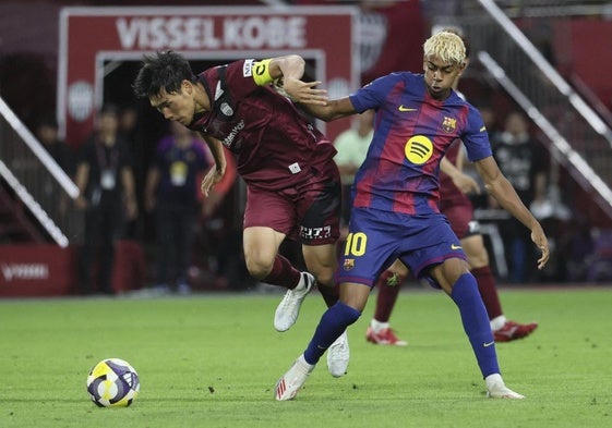 Lamine estrena el dorsal 10 durante el amistoso frente al Vissel Kobe.