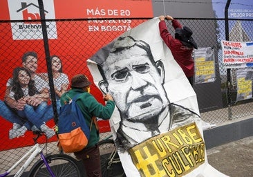 La jueza avala varias pruebas que relacionan al expresidente Álvaro Uribe con grupos paramilitares