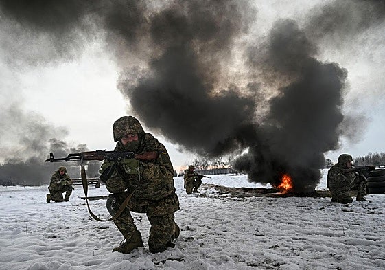 Maniobras militares del ejército ucraniano en la región de Chernígov.