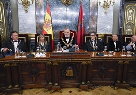 Felipe VI junto al fiscal general del Estado, Álvaro García Ortiz, y el ministro de Justicia, Félix Bolaños.