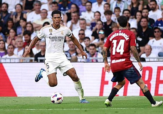 Bellingham encara a Rubén García durante el Madrid - Osasuna de la pasada temporada