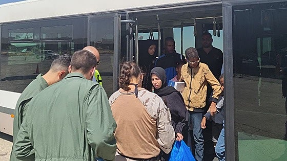 Trece niños enfermos de Gaza llegan a España para recibir tratamientos cardiacos