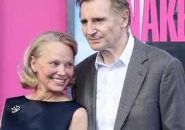 Pamela Anderson y Liam Neeson.
