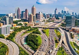 Vista general de parte de la infraestructura viaria que rodea la ciudad estadounidense de Atlanta (Georgia).