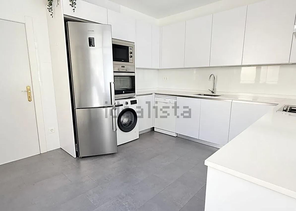 Imagen secundaria 1 - 2.950 euros al mes: así es el «espectacular ático» en el que vivía Santos Cerdán