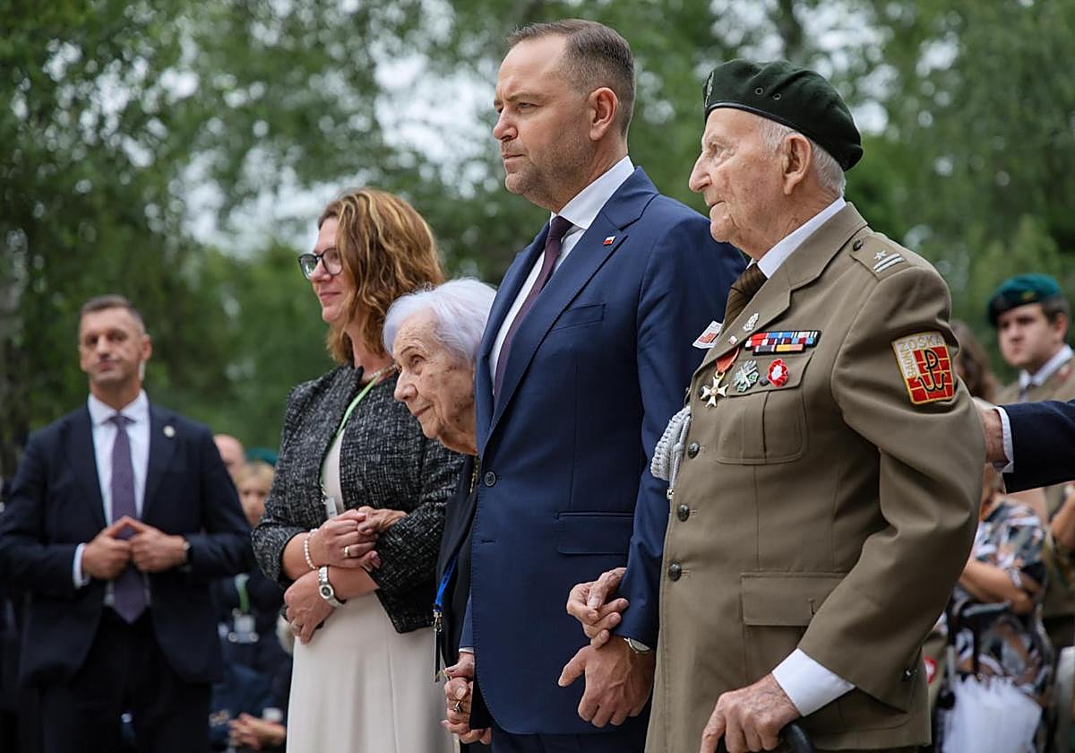 El nacionalista Karol Nawrocki durante la conmemoración del levantamiento de Varsovia.