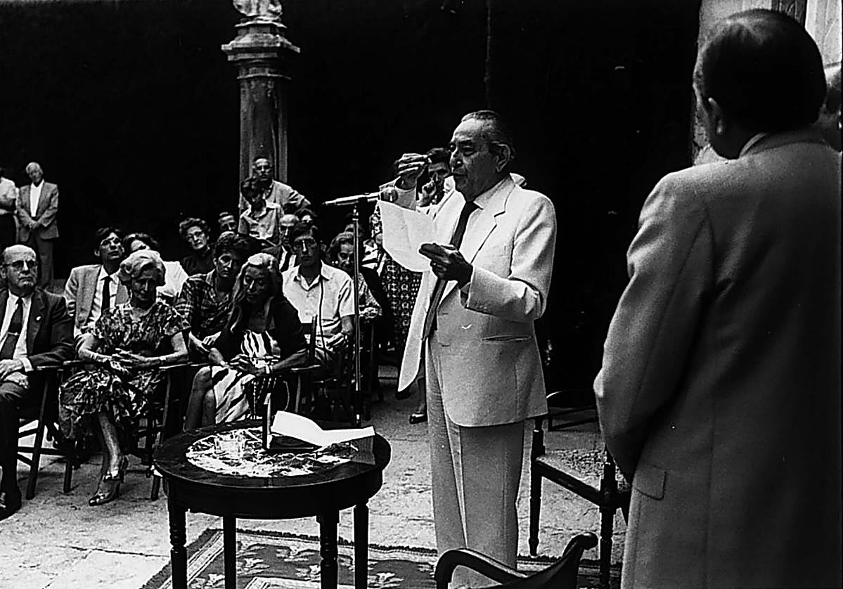 Luis Rosales, en un acto en la Fundación Rodríguez Acosta, en 1987.