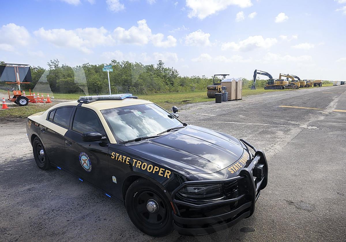 Un adolescente de 14 años asesina a sus padres en Florida y se entrega a la policía.