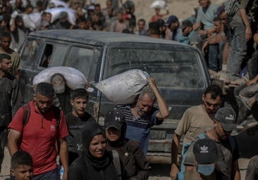 Veinte muertos y decenas de heridos al volcar un camión con ayuda humanitaria en Gaza