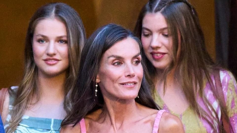 Fin a las trabajaciones de Letizia y sus hijas en Mallorca: el verano en el que supimos la verdad sobre la mili de Leonor y la última cena en Palma