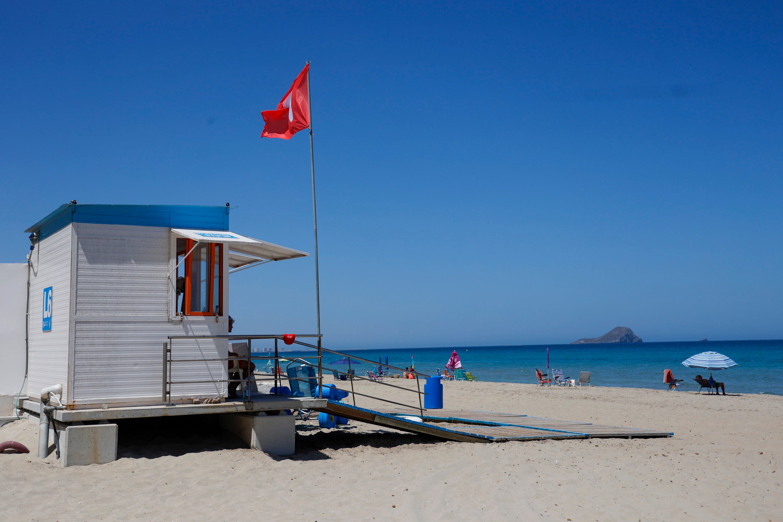 Pedruchillo Beach, na região de Murcia, fechou para o banheiro por um derramamento de águas fecais.