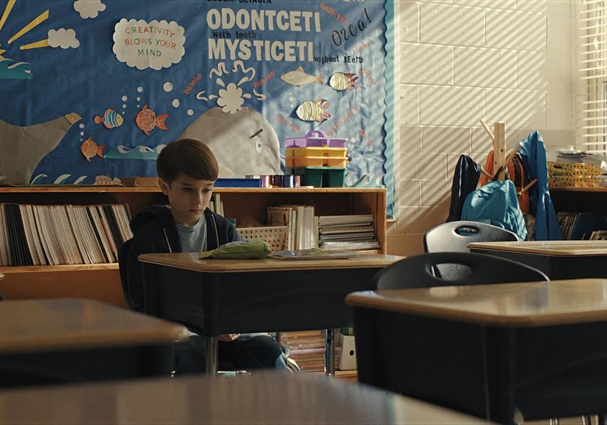 Cary Christopher da vida a Alex, el único de sus compañeros de clase que no desapareció.