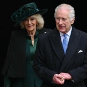 Críticas a la reina Camilla por sus vacaciones en un megayate de un multimillonario conservador